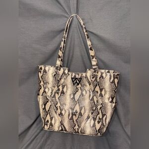 Kelly Wynne Snakeprint Tote